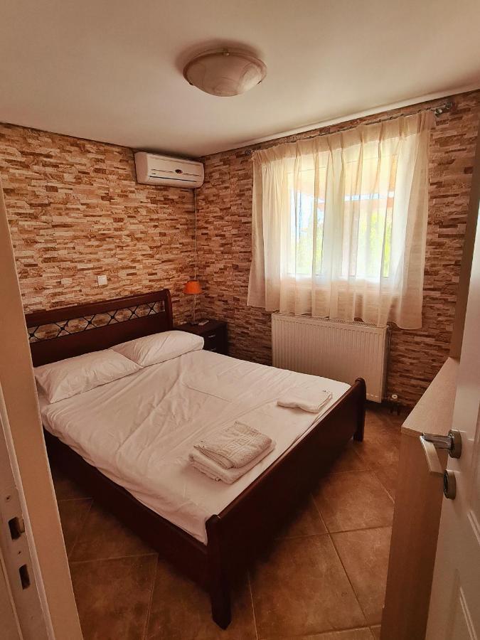 Guesthouse Petrothalassa Porto Heli Extérieur photo
